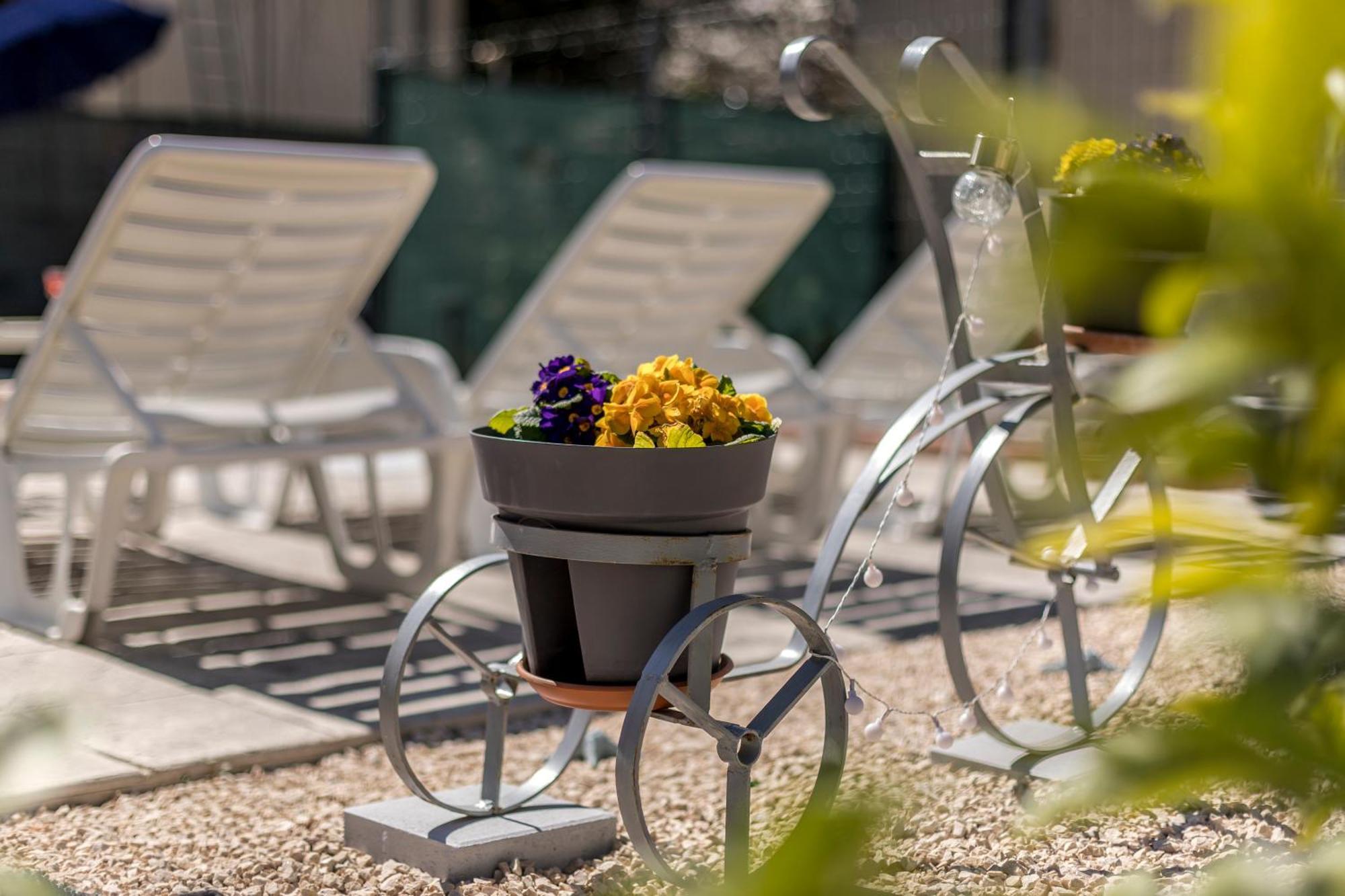 Dalmatian 230M2 With Pool And Garden Near The Old Town For Families Apartment Сплит Екстериор снимка